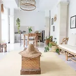 Lovely, Boho Villa In Prime Location